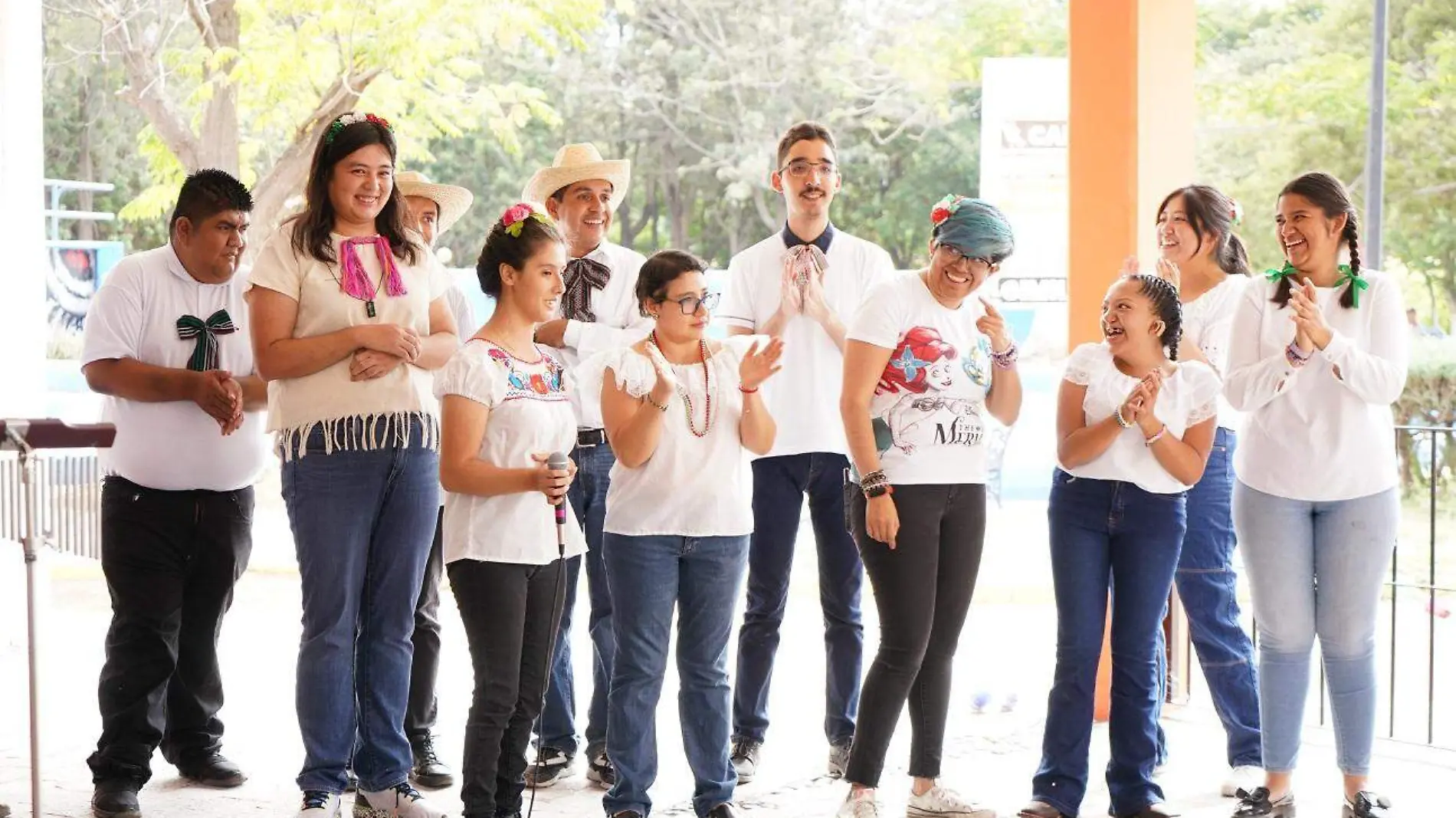 FOTO PRINCIPAL SJR Tarde mexicana con los jovenes del organismo